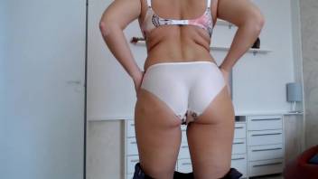 Sexy stepmom butt.