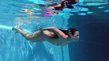 Jessica Lincoln hot teen underwater